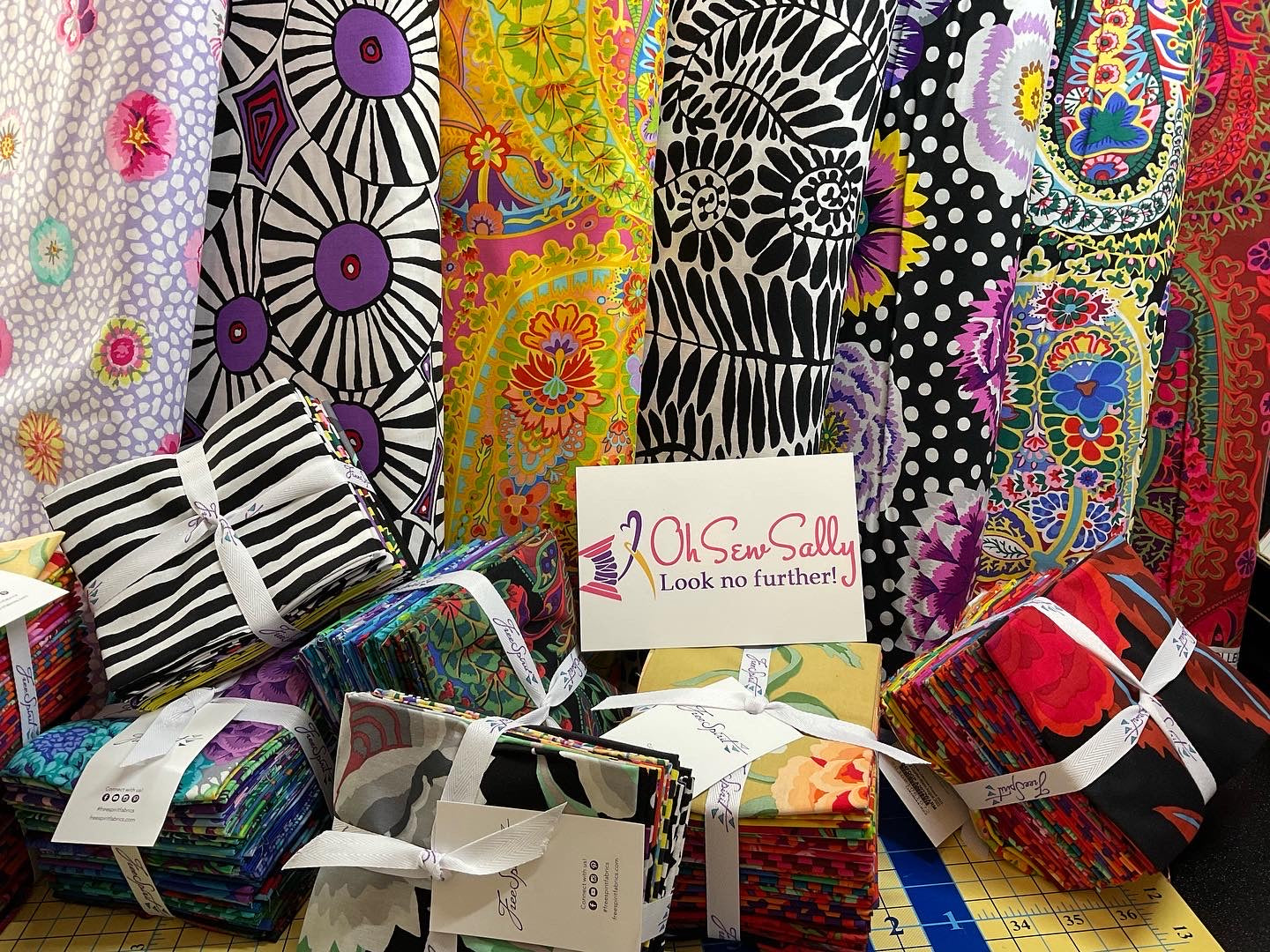 Paisley Jungle | GP60 | Kaffe Fassett |FreeSpirit image 0