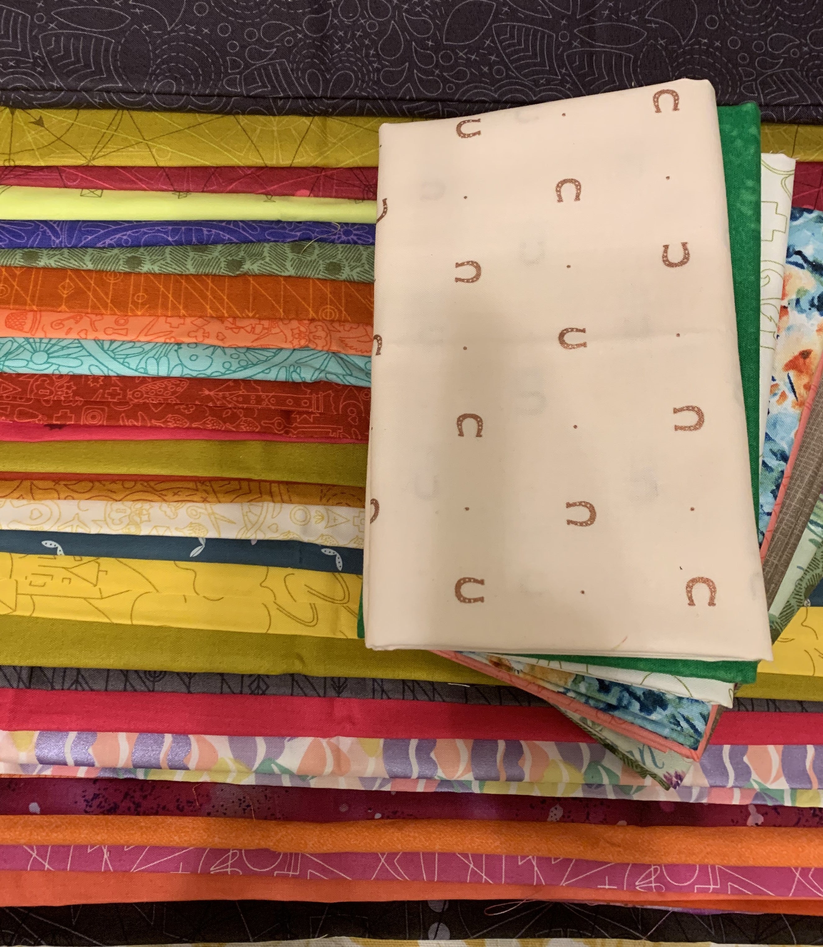 Mystery Bundle Assortedmodern fabrics, quilting cotton image 2