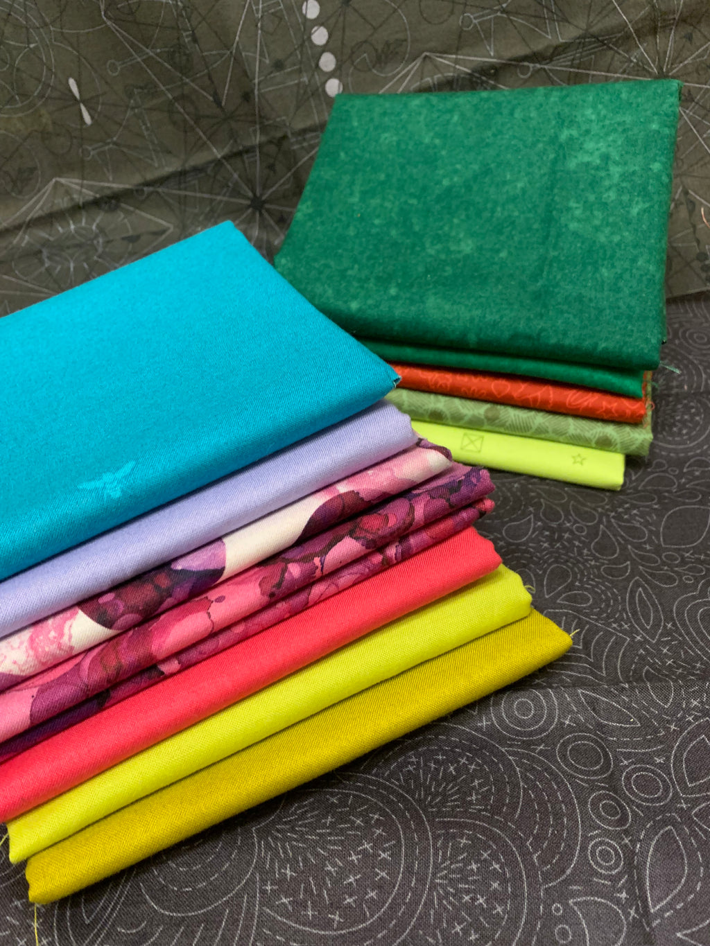 Mystery Bundle Assortedmodern fabrics, quilting cotton image 0